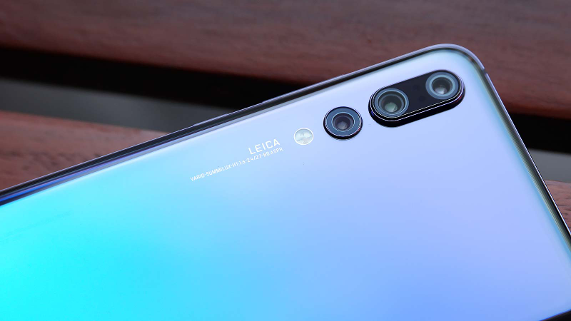 From left to right: the flash and new color temp sensors, the 20-MP monochrome cam, the 40-MP RGB cam, and the finally, the 8-MP 3x optical zoom cam.